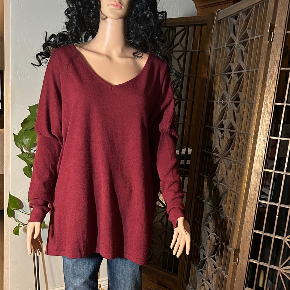NWT SUCOLAN VNECK SWEATER L